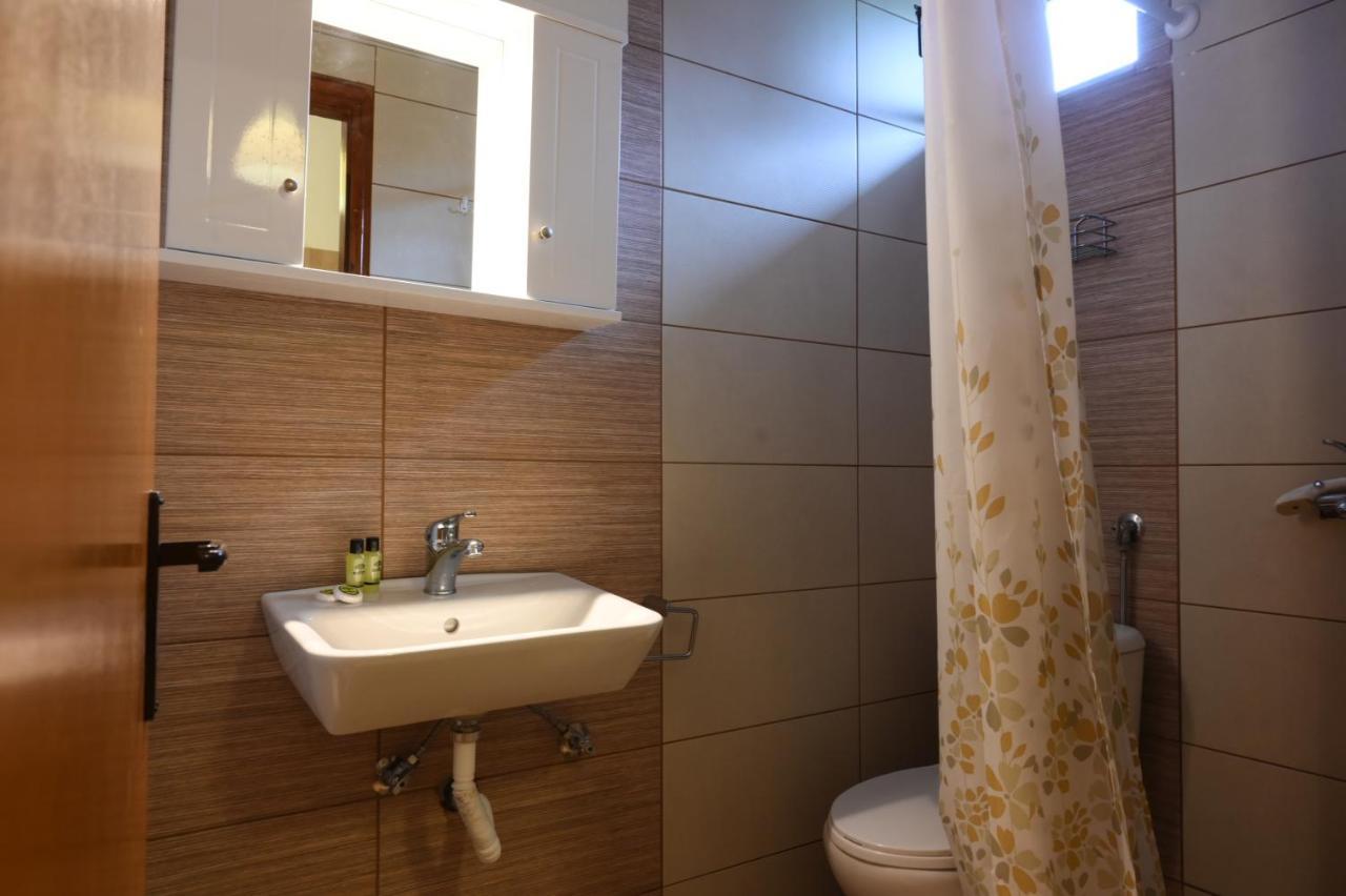 Hotel Geromichalos ปาราเลีย สโกทินิส ภายนอก รูปภาพ