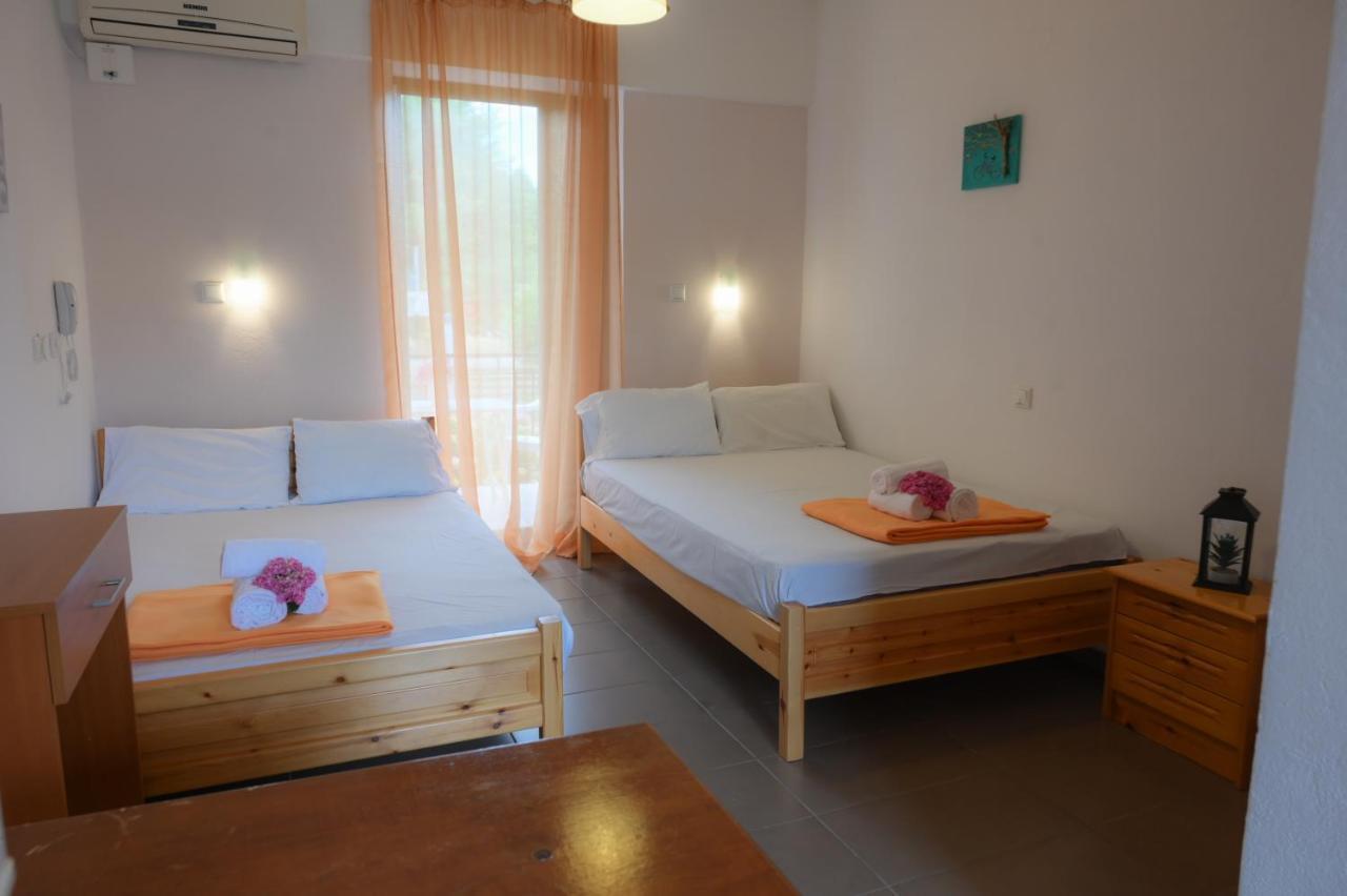 Hotel Geromichalos ปาราเลีย สโกทินิส ภายนอก รูปภาพ