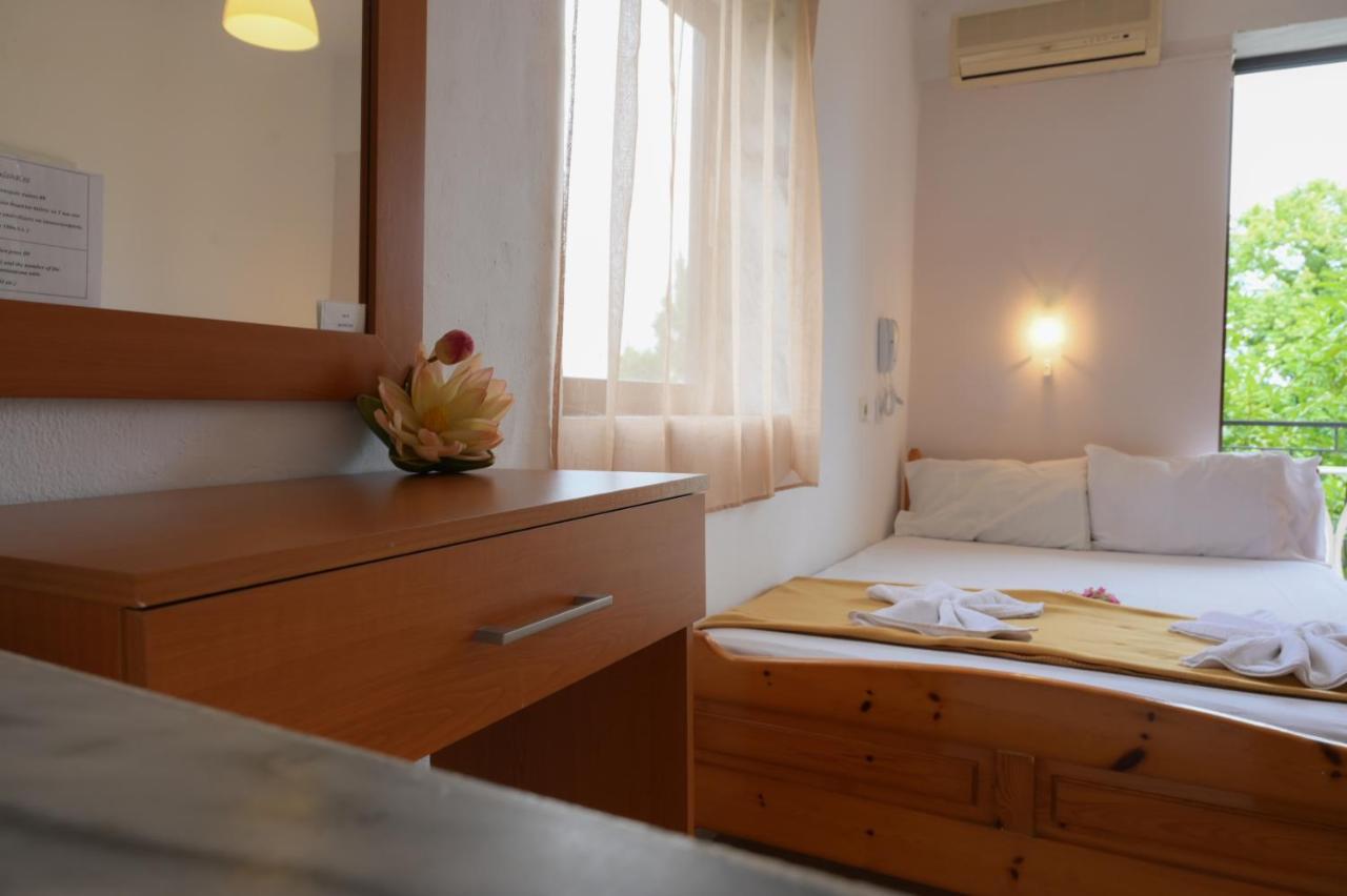 Hotel Geromichalos ปาราเลีย สโกทินิส ภายนอก รูปภาพ