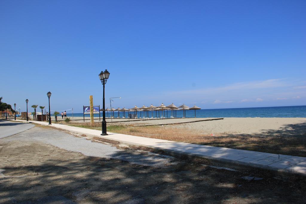 Hotel Geromichalos ปาราเลีย สโกทินิส ภายนอก รูปภาพ